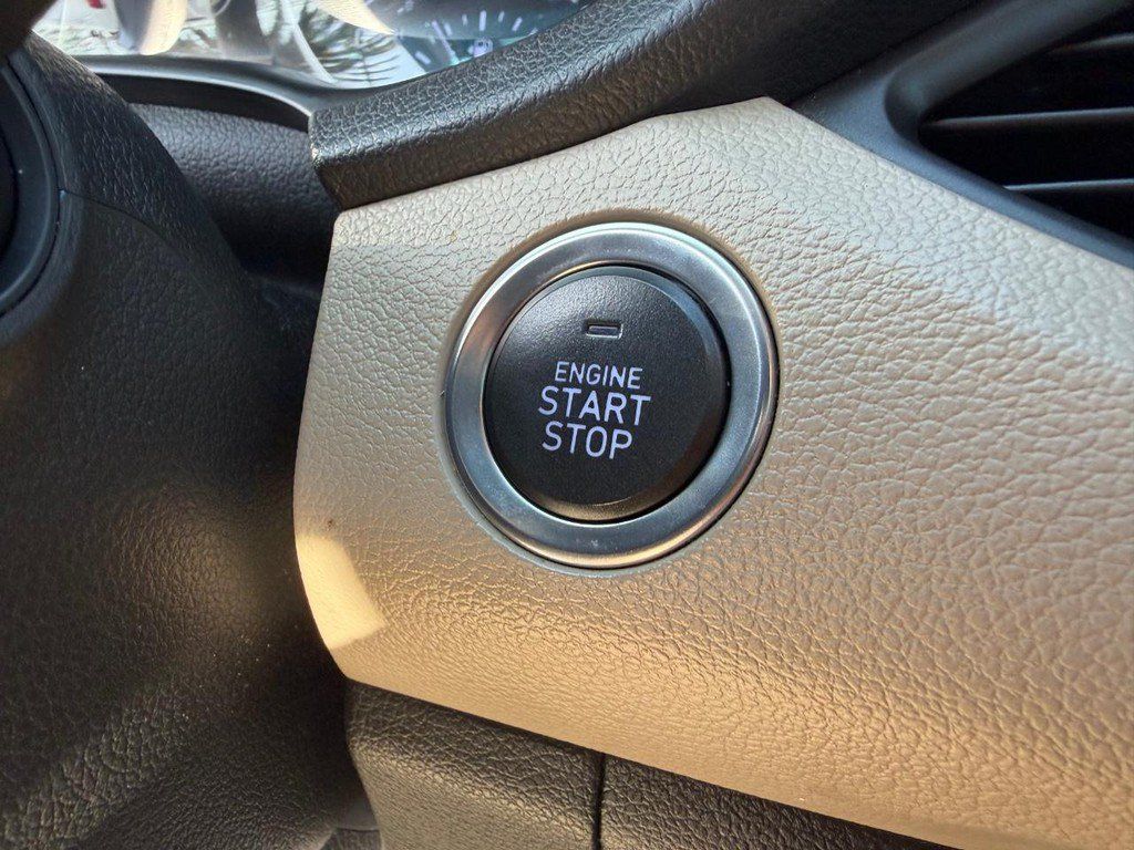 Used 2020 Hyundai Elantra GT w/ Style Package 02 FWD image 33