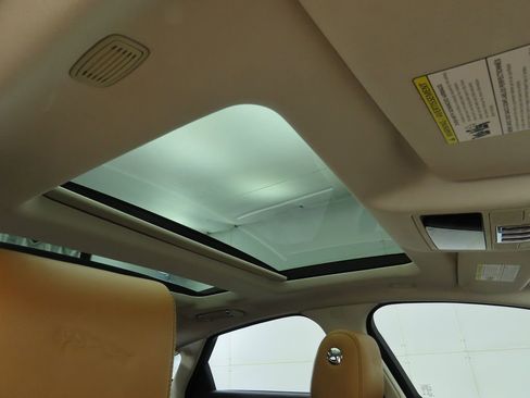 Used 2019 Jaguar XJ R-Sport image 19