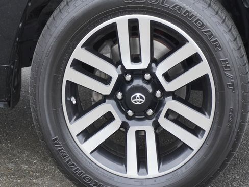 Used 2021 Toyota 4Runner Limited image 5