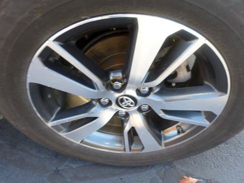 Used 2018 Toyota RAV4 XLE image 36