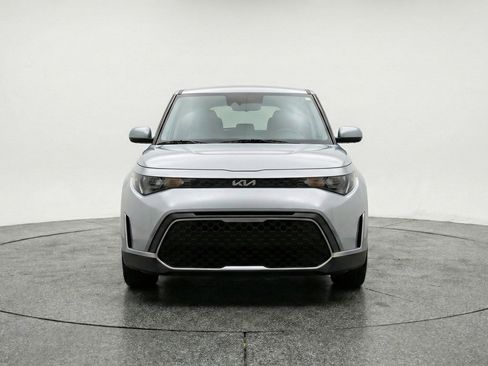 Used 2025 Kia Soul LX w/ LX Technology Package image 2