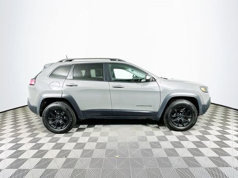 Used 2019 Jeep Cherokee Trailhawk w/ Cold Weather Group image 12