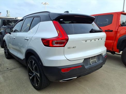 Used 2019 Volvo XC40 T5 R-Design image 2
