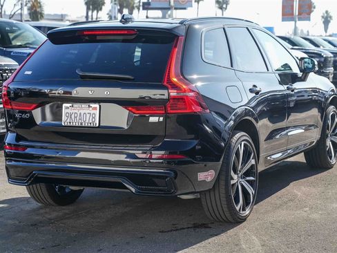 Used 2022 Volvo XC60 T8 R-Design w/ Advanced Package image 4