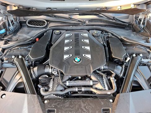 Certified 2023 BMW 760i xDrive AWD/4WD image 29