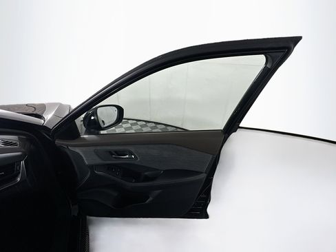 Used 2023 Nissan Rogue SV image 30