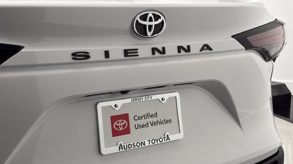 Certified 2026 Toyota Sienna LE FWD image 8