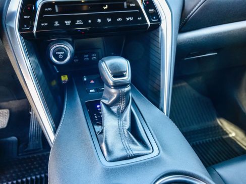 Certified 2024 Toyota Venza Nightshade image 28