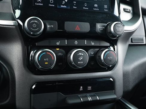 Used 2023 RAM 1500 Big Horn AWD/4WD image 18
