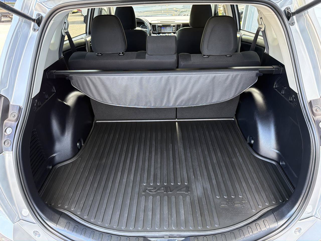Used 2018 Toyota RAV4 LE w/ All Weather Liner Package AWD/4WD image 12