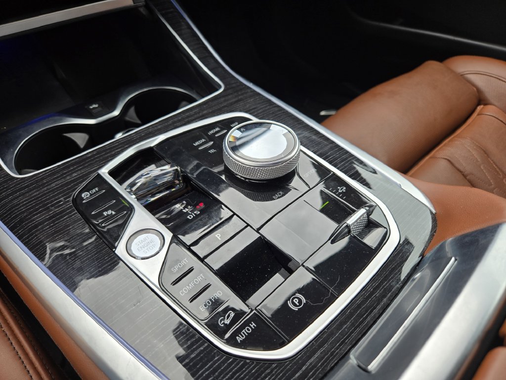 Certified 2025 BMW X7 M60i AWD/4WD image 25