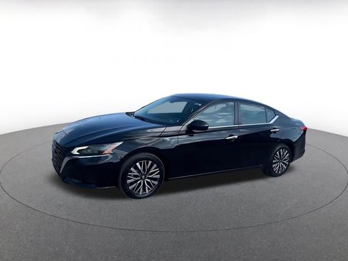 Used 2025 Nissan Altima 2.5 SV image 8