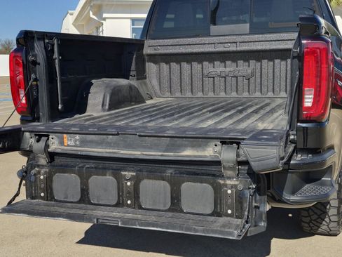 Used 2022 GMC Sierra 1500 AT4 w/ AT4 Preferred Package image 9