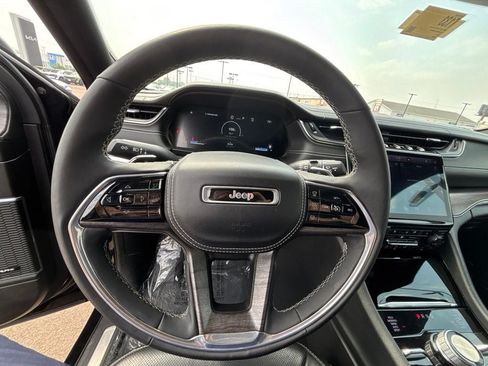 Used 2024 Jeep Grand Cherokee Overland AWD/4WD image 17