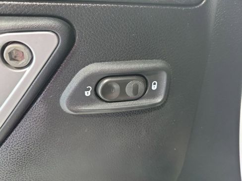 Used 2016 Jeep Wrangler Unlimited Rubicon image 24