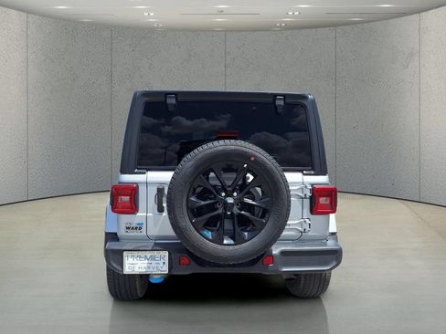Used 2023 Jeep Wrangler Unlimited Sahara AWD/4WD image 4