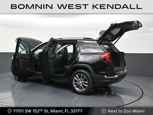 Used 2022 GMC Terrain SLT w/ Tech Package image 32