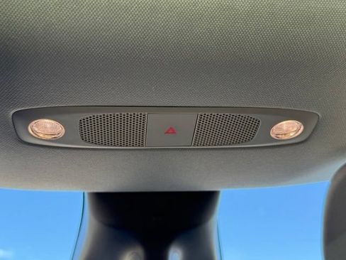 Used 2021 Tesla Model Y Long Range AWD/4WD image 25