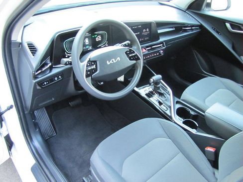 Used 2024 Kia Niro LX FWD image 13