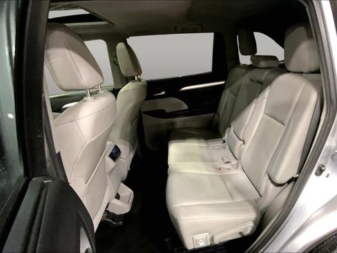 Used 2015 Toyota Highlander XLE AWD/4WD image 21