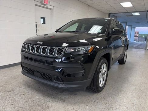 Used 2025 Jeep Compass Sport image 21
