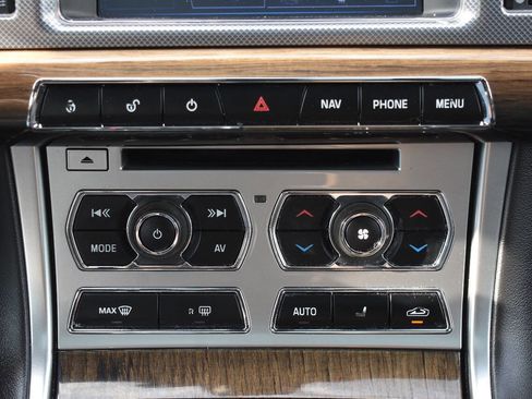 Used 2012 Jaguar XF R image 27