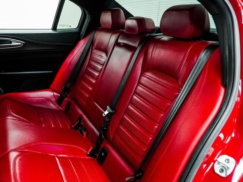 Used 2022 Alfa Romeo Giulia Veloce image 40