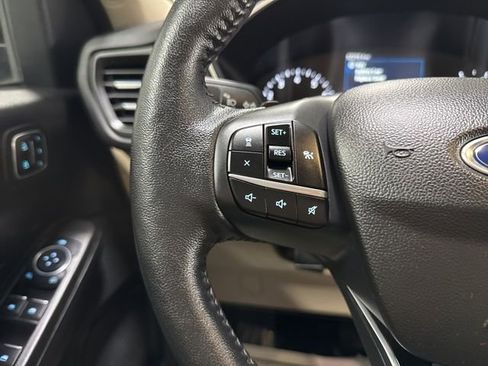 Used 2020 Ford Escape SEL image 18