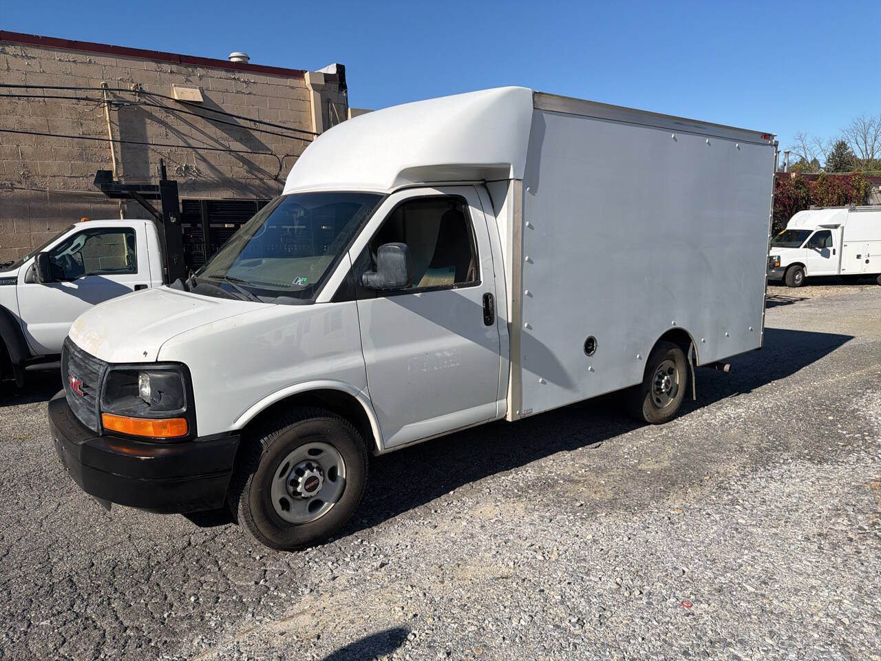 Used 2010 GMC Savana 3500 RWD image 3