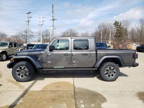 New 2026 Jeep Gladiator Sport image 3