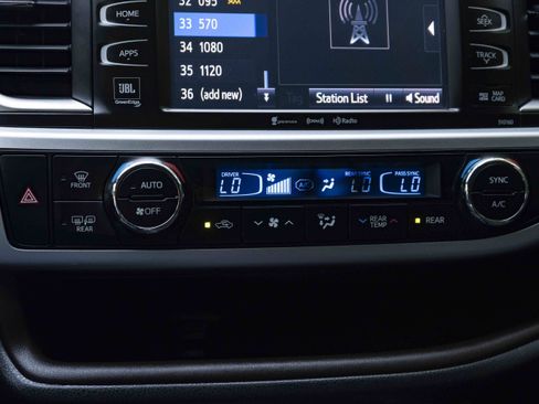 Used 2016 Toyota Highlander Limited FWD image 33