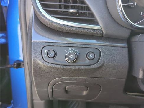 Used 2018 Buick Encore Essence image 12