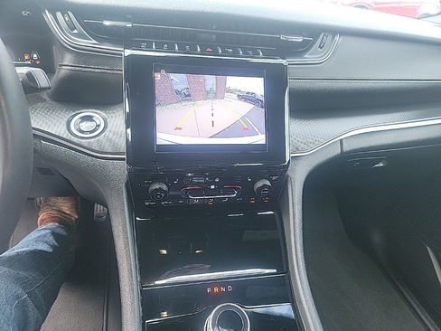 Used 2024 Jeep Grand Cherokee L Laredo image 11