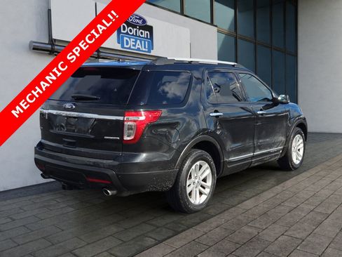 Used 2015 Ford Explorer XLT w/ Equipment Group 202B image 2