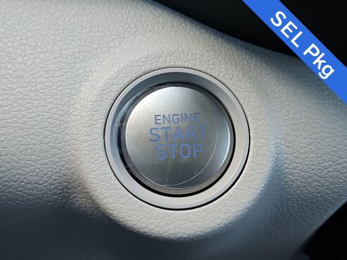 Used 2025 Hyundai Venue SEL FWD image 24