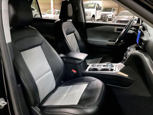 Certified 2023 Ford Explorer XLT w/ Equipment Group 202A image 7