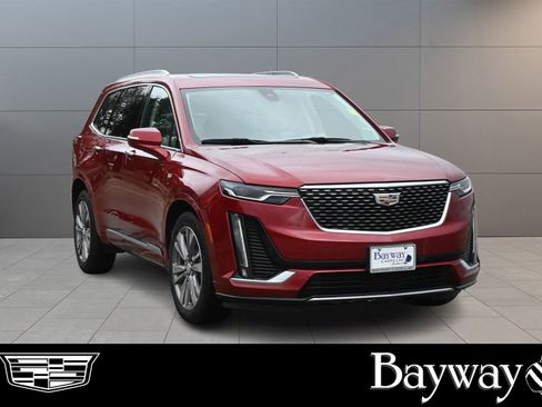 Used 2022 Cadillac XT6 Premium Luxury image 3