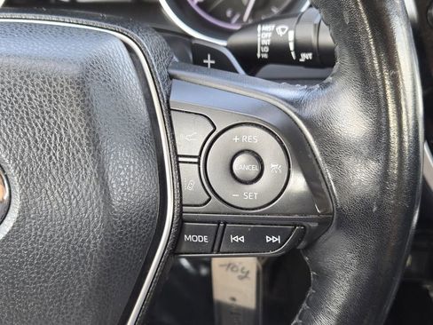 Used 2020 Toyota Camry SE image 28