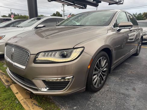 Used 2019 Lincoln MKZ Premiere FWD image 2