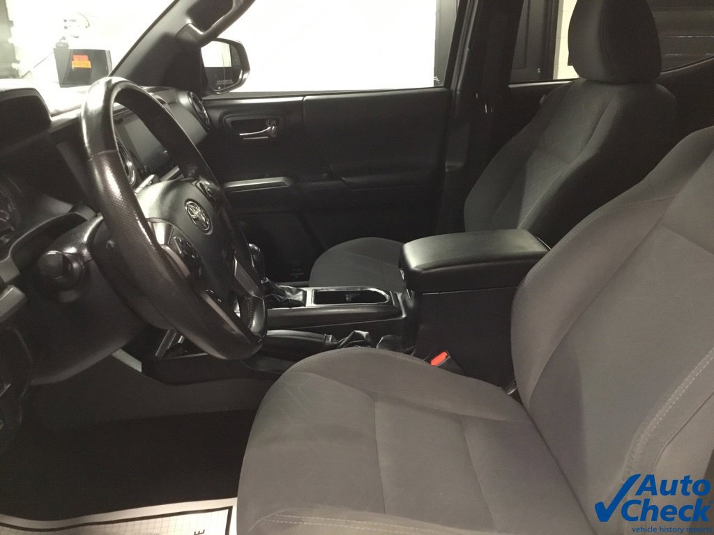 Used 2018 Toyota Tacoma TRD Off-Road w/ Technology Package AWD/4WD image 36