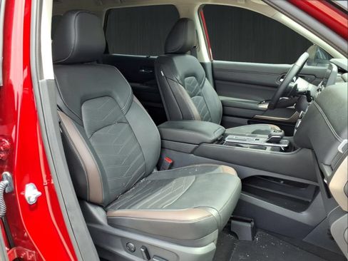 Used 2025 Nissan Pathfinder Platinum w/ Cargo Package FWD image 15