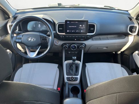 Used 2024 Hyundai Venue SEL FWD image 12