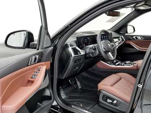 Used 2025 BMW X5 xDrive50e w/ M Sport Package image 7