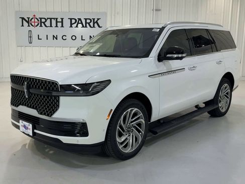 New 2025 Lincoln Navigator Reserve image 5
