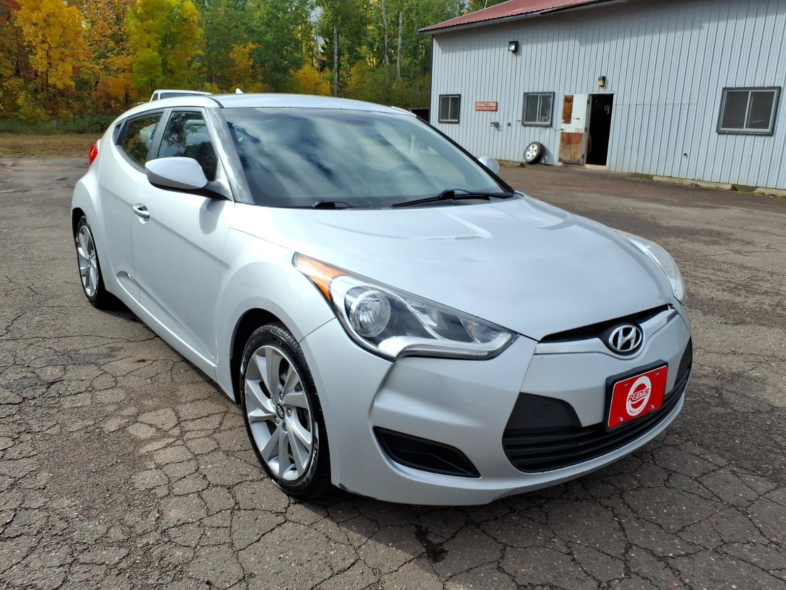 Used 2016 Hyundai Veloster FWD image 8