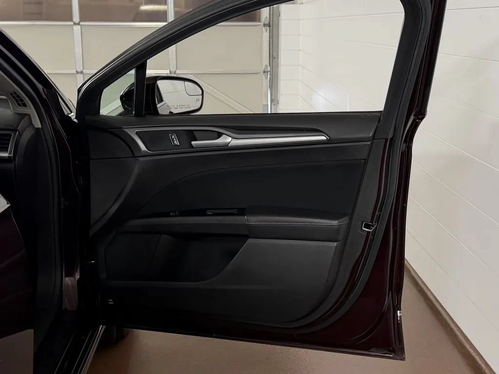 Used 2013 Ford Fusion SE FWD image 33