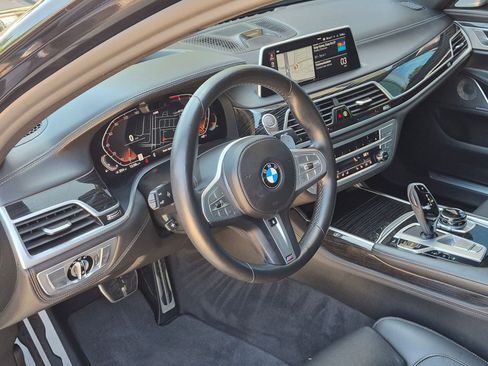 Used 2022 BMW 750i xDrive w/ Executive Package AWD/4WD image 4