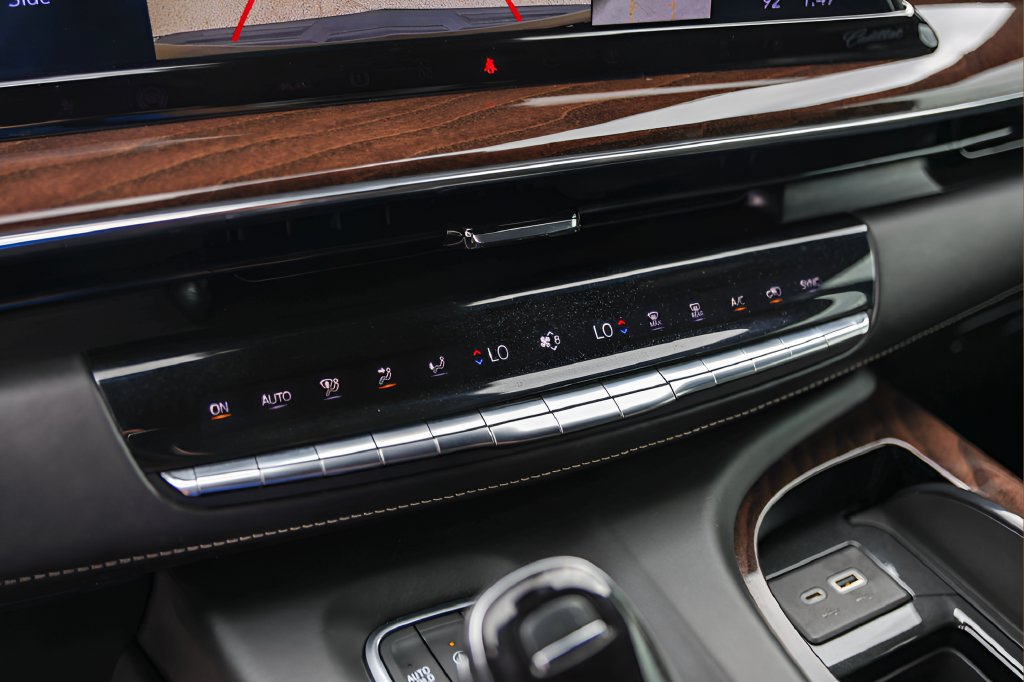 Used 2022 Cadillac Escalade Sport Platinum AWD/4WD image 18