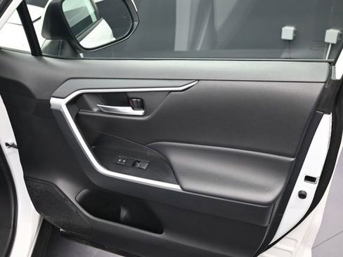 Used 2025 Toyota RAV4 XLE image 22