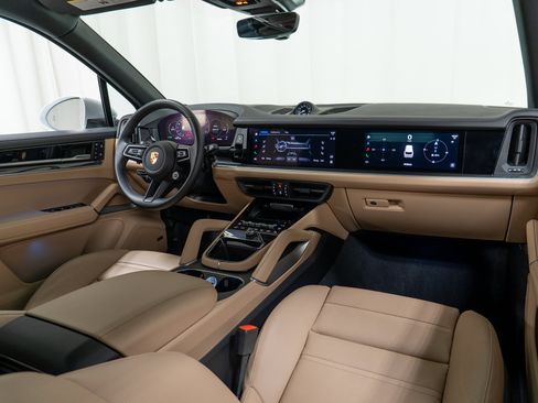Certified 2024 Porsche Cayenne image 18